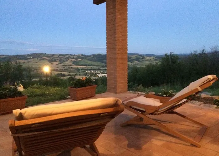 Il Nido Del Falco Nelle Antiche Mura